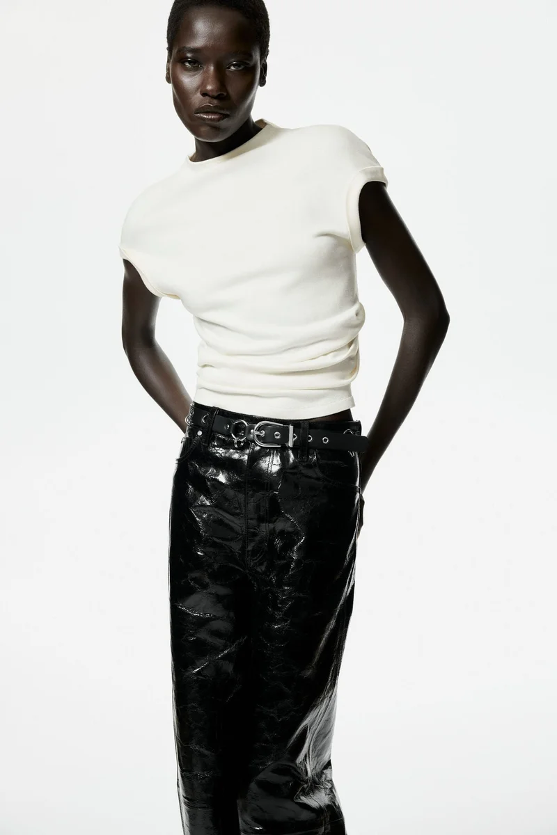 اتش اند ام بلوزة محبوكة ناعمة بتصميم منسدل